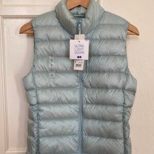NWT UNIQLO Ultra Light Down Vest • Women’s SMALL • Light Seafoam Green